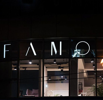 Вывеска Famous